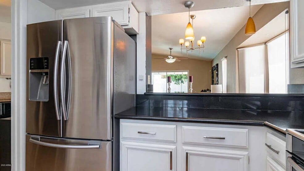 Building Photo - 318 W Sandra Ter