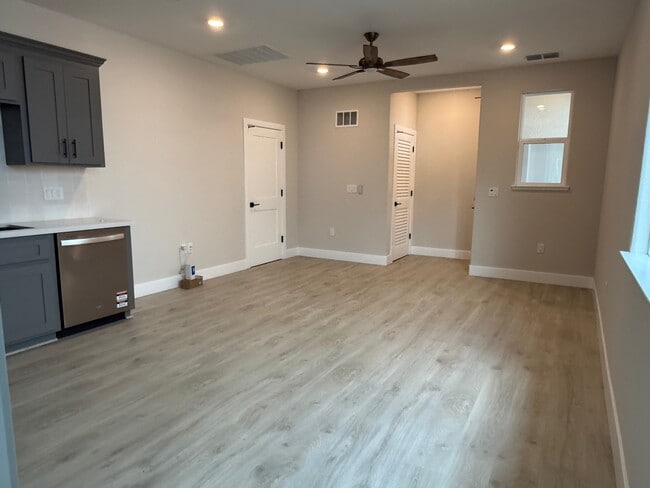 Building Photo - 4085 Peter's Ct