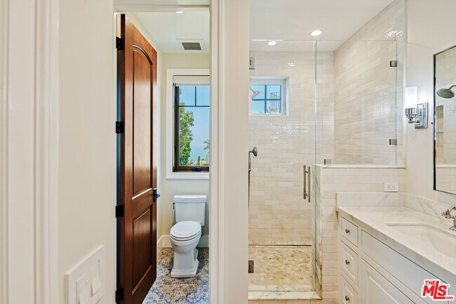 Building Photo - 5561 Horizon Dr
