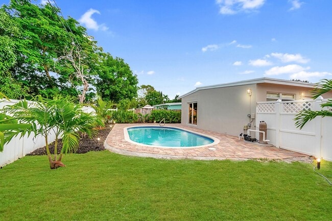 Building Photo - 3137 SW 15th St