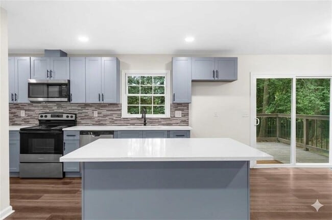 Building Photo - 3022 Hillwood Dr NW