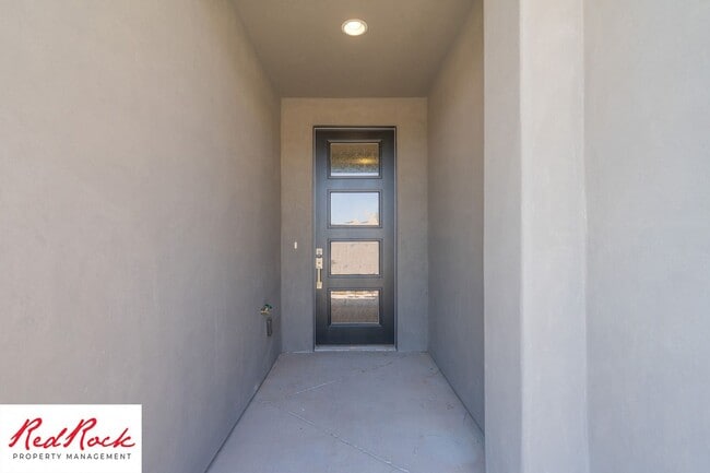 Building Photo - Home in the Heart of Hurricane!
