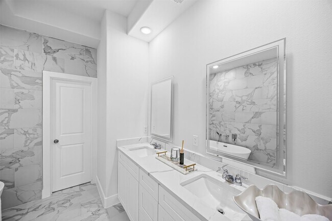 Building Photo - 6721 St Augustine St