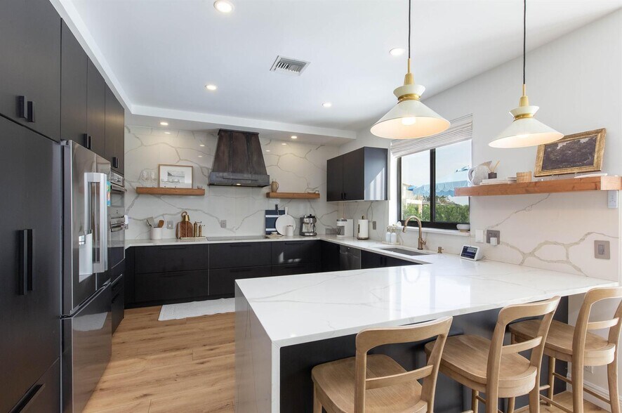 Building Photo - 15930 Canosa Ct