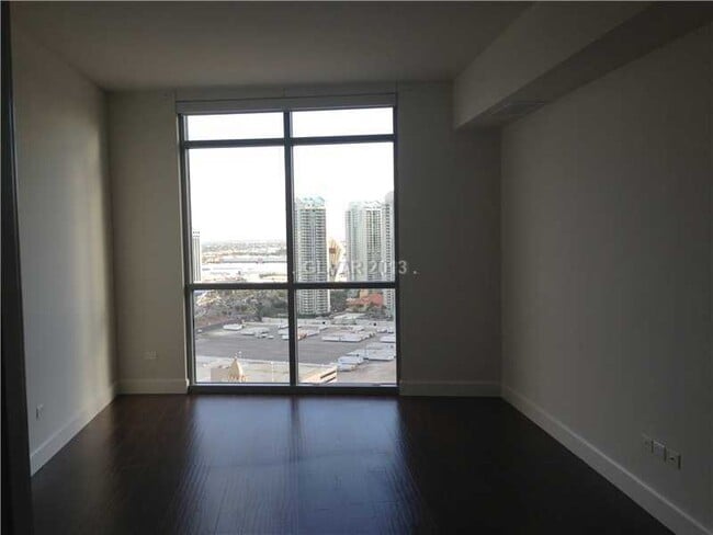 Building Photo - High Rise Unit with Strip Views