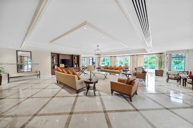 Building Photo - 20000 E Country Club Dr