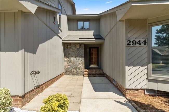 Building Photo - 2944 Wedgeview Dr