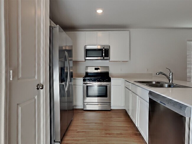 Building Photo - 2842 Via Augusta Dr