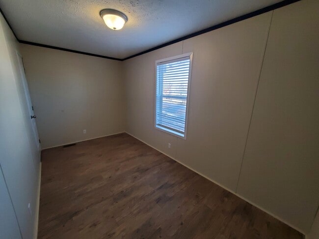 Building Photo - 11 Sparrow Hill Dr