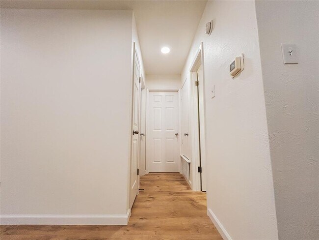 Building Photo - 1815 Gracy Farms Ln