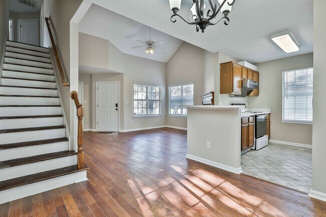 Building Photo - 3Bed/2Bath Home in McIntosh District under...