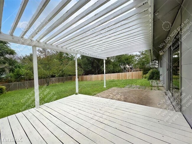 Building Photo - 8411 Collingwood-