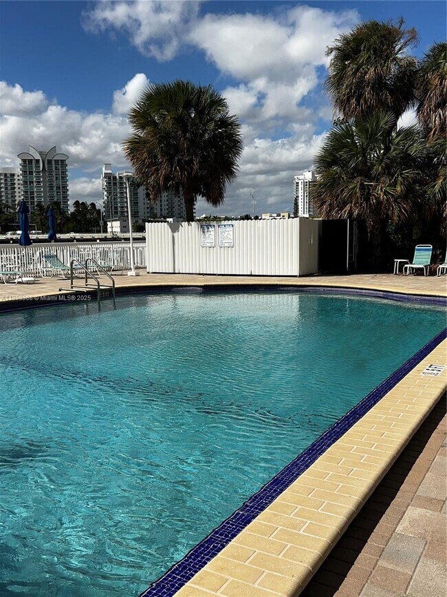 Building Photo - 1455 N Treasure Dr