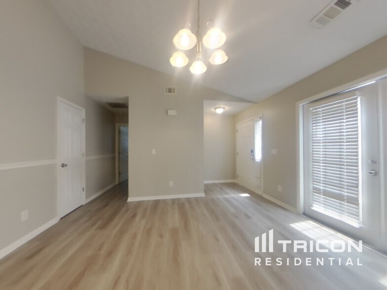 Building Photo - 239 Silver Ridge Dr