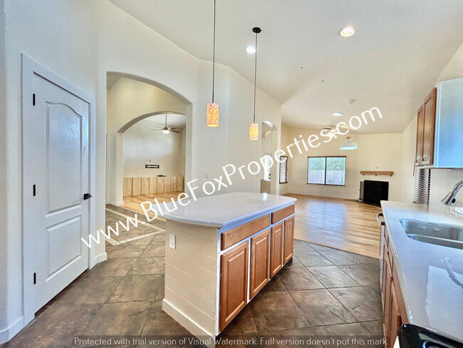 Building Photo - 7447 N Bradstreet Dr