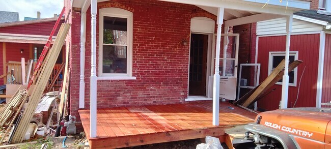 Primary Photo - 249 Oak Ave
