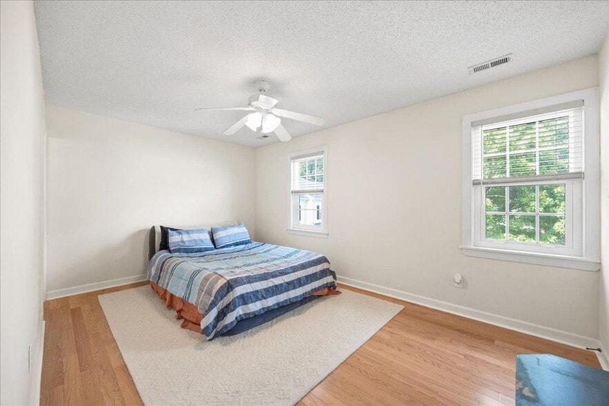 Building Photo - 1932 Stroll Cir