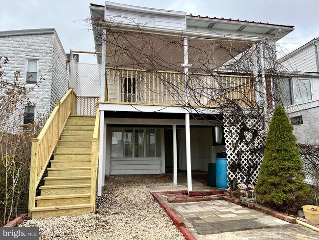 Building Photo - 145 N Nice St