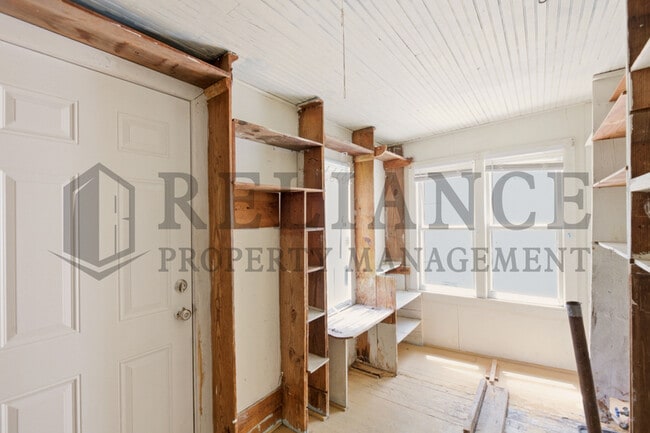 Building Photo - 432 S Osage St