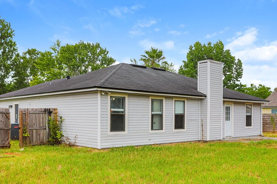 Building Photo - 1977 Apopka Dr