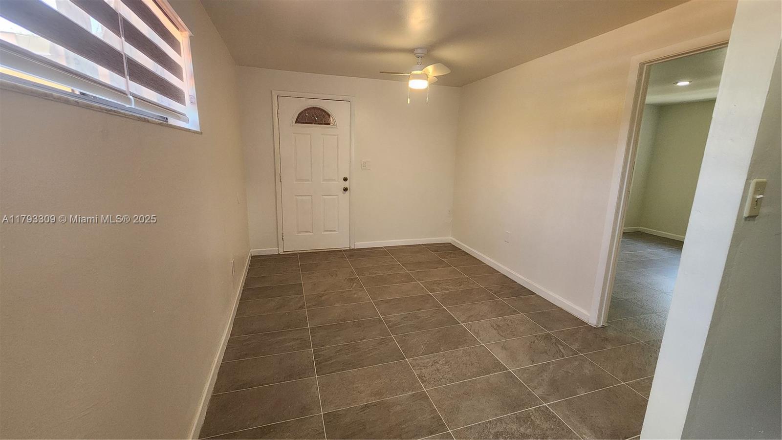 Building Photo - 9740 Colonial Dr