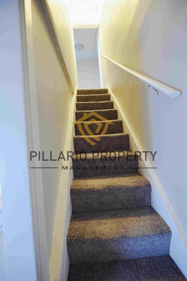 Building Photo - Close to Marion University, 3 Bedroom, 1.5...