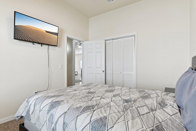 Building Photo - Spacious Custom New Build- 4 Bed 2 Bath Ho...