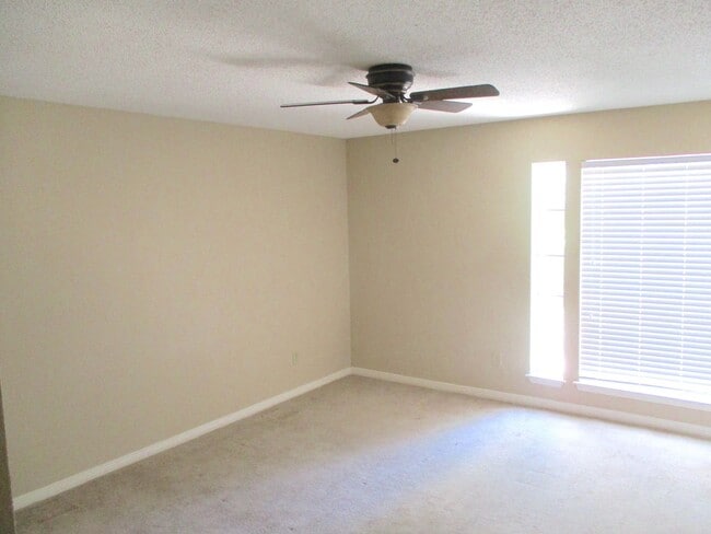 Building Photo - GET A BIG HOUSE FOR A SMALL PRICE IN BEAR CREEK