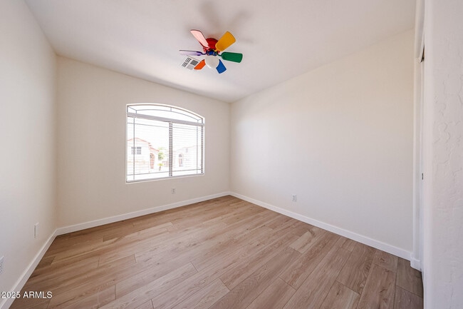 Building Photo - 7315 W Fleetwood Ln