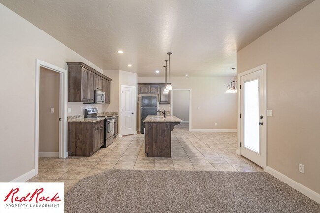 Building Photo - Dog Friendly, Pleasant 4 Bedroom, 2.5 Bathroom Townhome