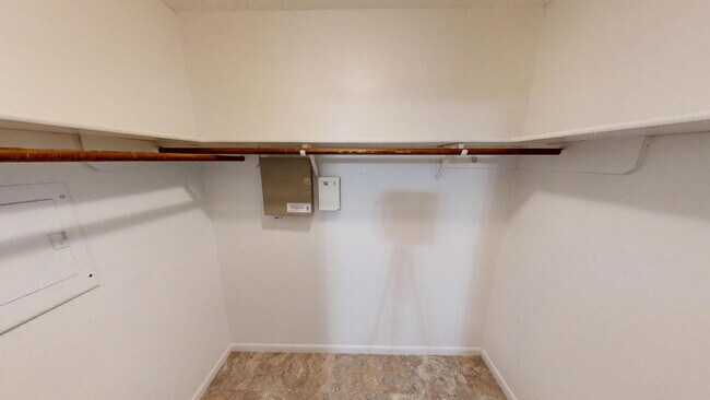 Building Photo - 414 W Voelter Ave