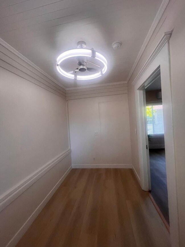 Building Photo - Beautiful 2 bedrooms 2 full baths house in Golden Hills area