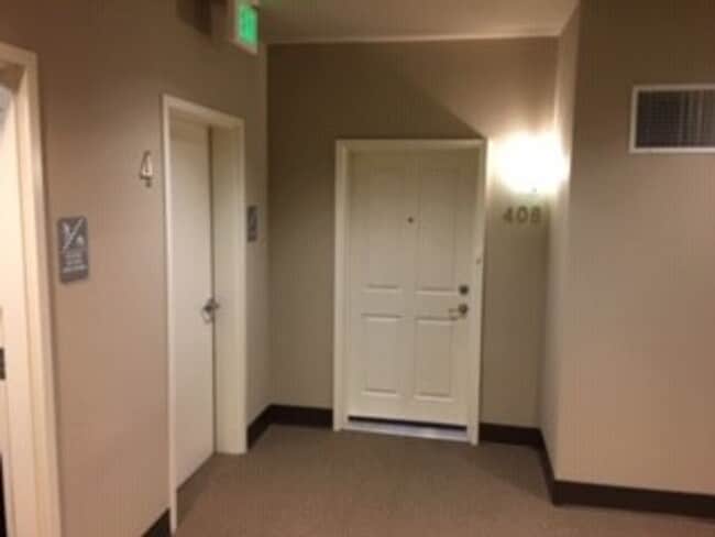 Building Photo - Stunning Clocktower Penthouse Condo with mountain views!