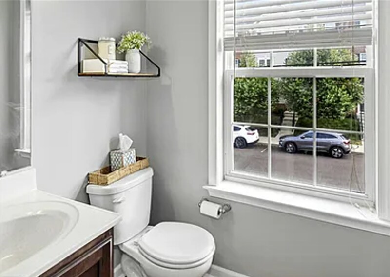 Building Photo - 14 N School Ln