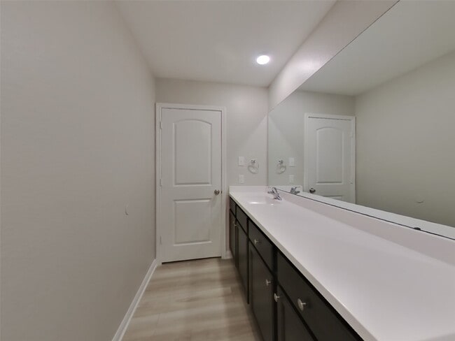 Building Photo - 23020 Shakespeare Dr