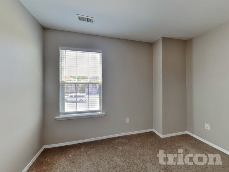 Building Photo - 514 Kerriann Ln