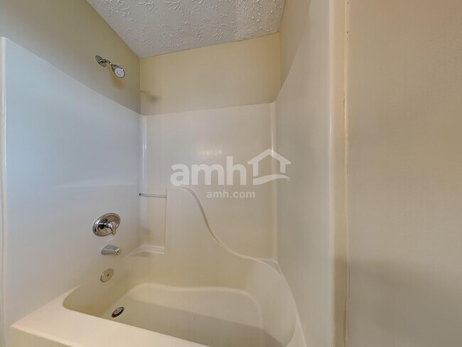 Building Photo - 6585 Taylor Trace Ln