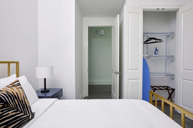 Building Photo - 800 Gravier St