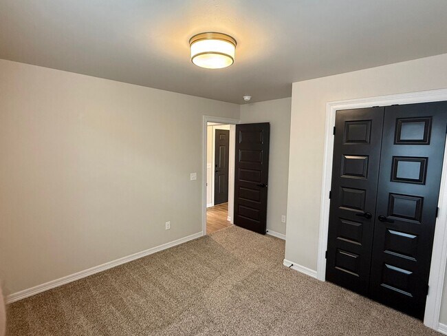 Building Photo - Brand New 3 Bed Home in Edmond with Designer Finishes