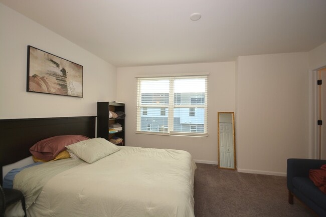 Building Photo - 3S624 Everton Dr