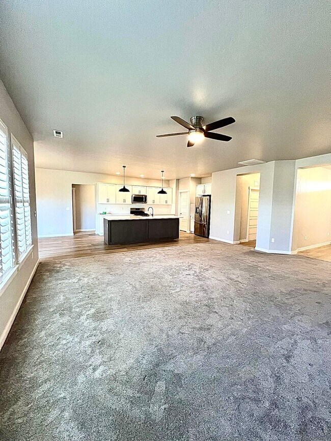 Building Photo - 4 Bedroom 2 bath 3 Car Garage Single Level Meridian.