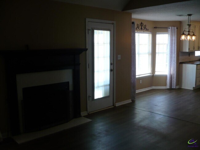 Building Photo - 213 Loxley Dr
