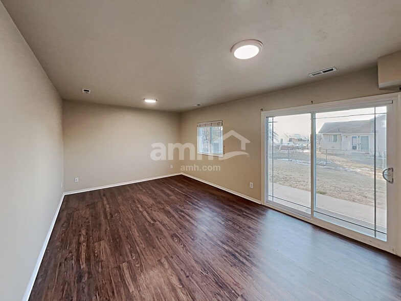 Building Photo - 1027 N 575 W