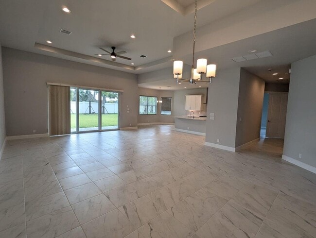 Building Photo - 9292 Crestview Cir