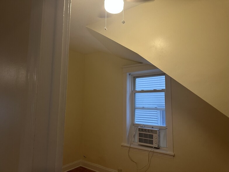 Building Photo - 3241 N Lawndale Ave