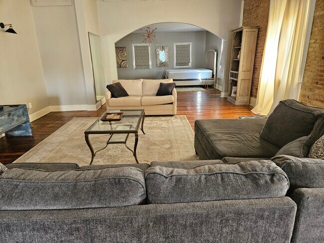 Building Photo - 301 Broadway