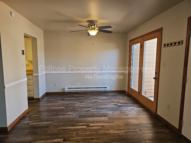 Building Photo - 9 River Dr