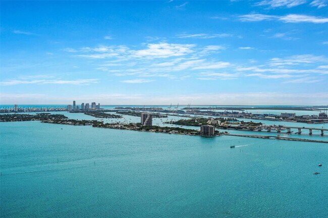 Building Photo - 700 NE 24th St