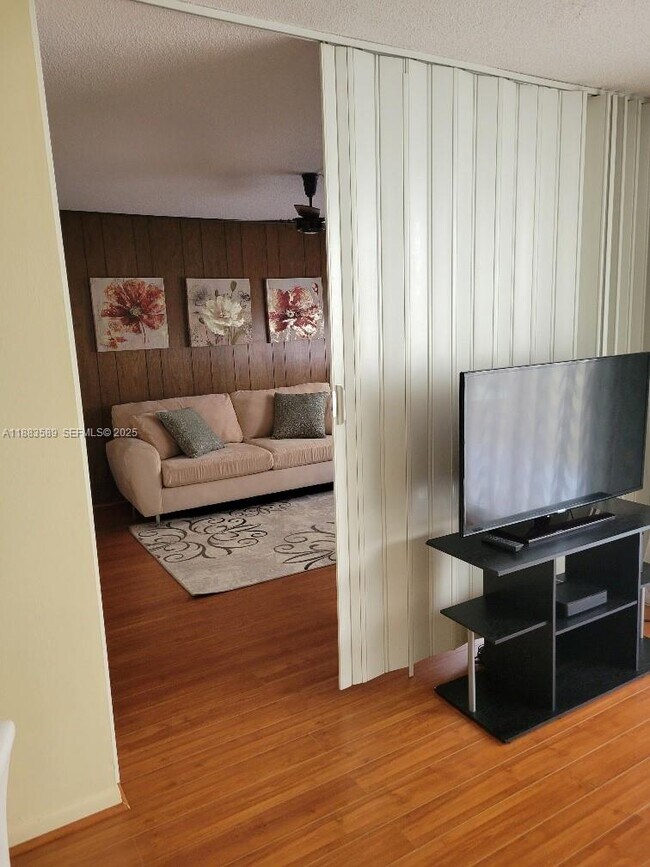 Building Photo - 1833 S Ocean Dr