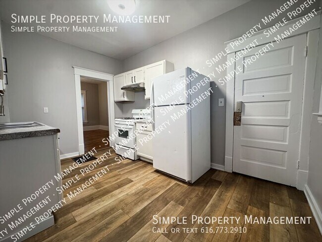 Building Photo - 1036 Lafayette Ave NE